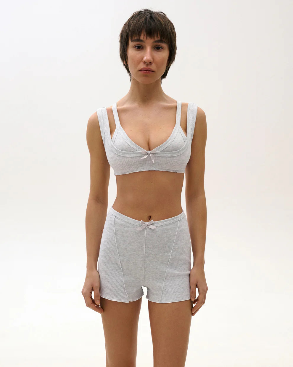 Weightless Shorts in grey