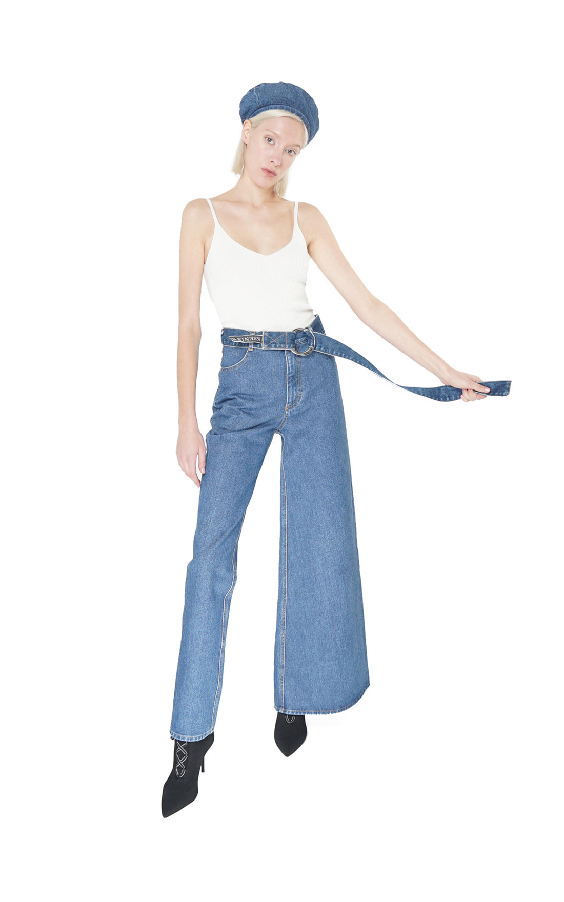 Asymmetric Jeans in medium blue