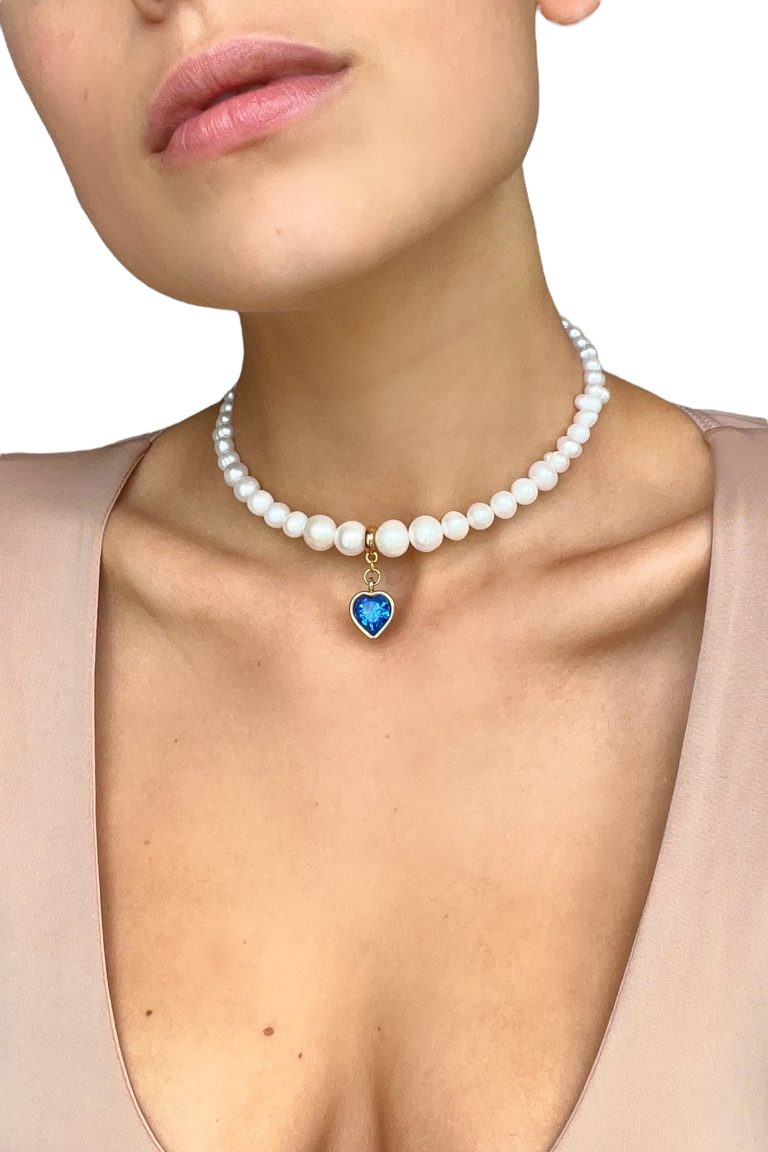 Pearls Choker With Blue Heart