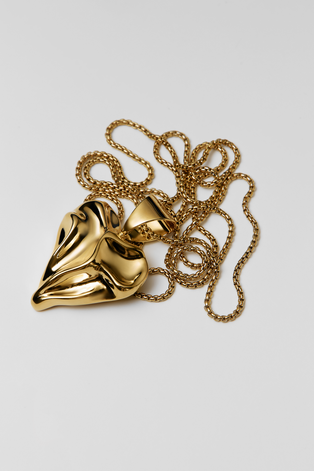 Big Heart Pendant on a Chain in gold