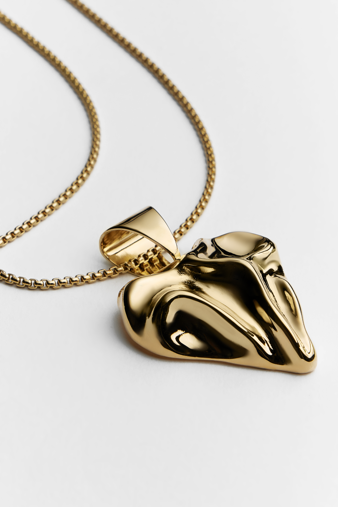 Big Heart Pendant on a Chain in gold