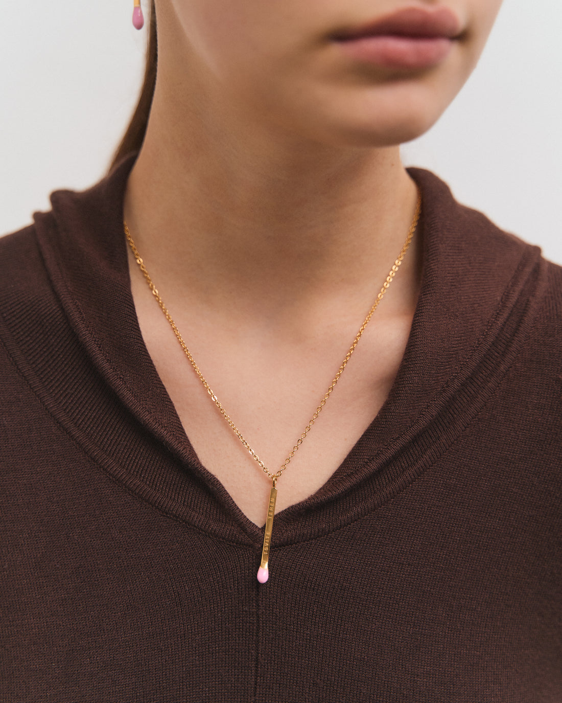 Pendant with pink match