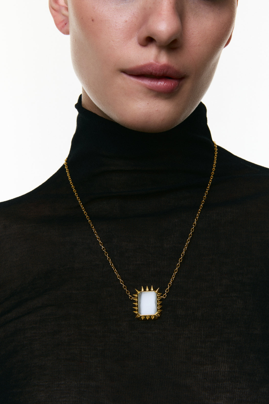 Rue Cambon White Pendant