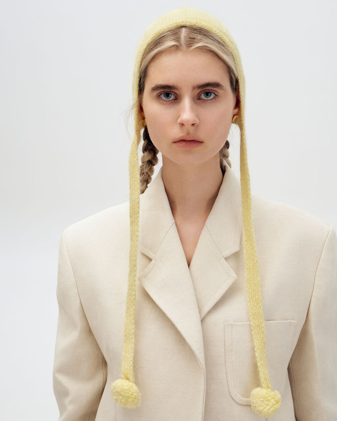 Bonnet hat in yellow