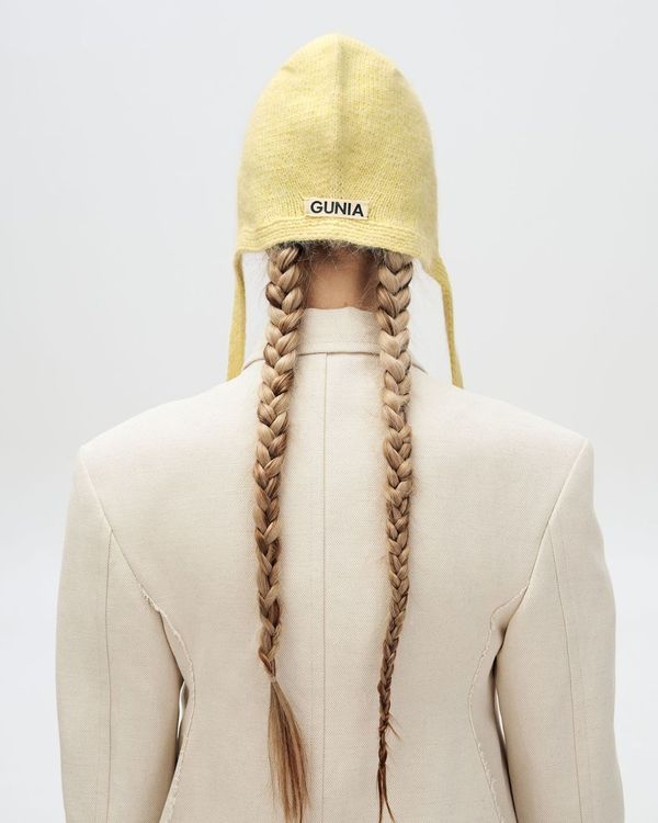 Bonnet hat in yellow