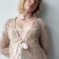 Myrni necklace with double-sized pearls and a porcelain bird