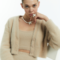 Myrni necklace with double-sized pearls and a porcelain bird