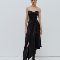 Asymmetric skirt