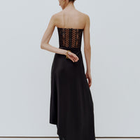 Asymmetric skirt
