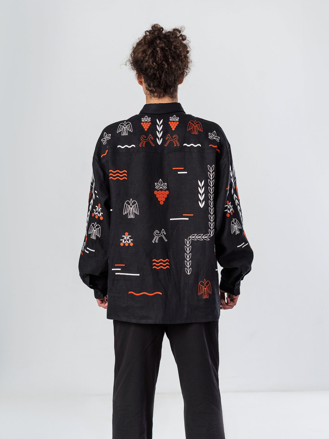 Slovo Vyshyvanka Shirt in black