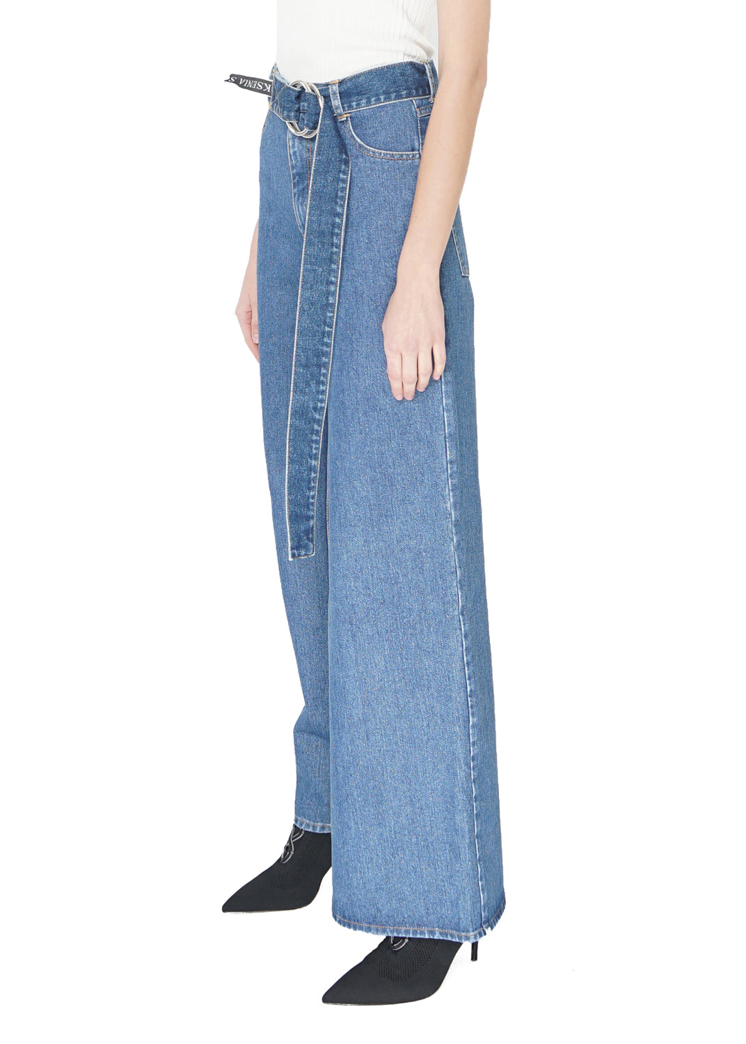 Asymmetric Jeans in medium blue