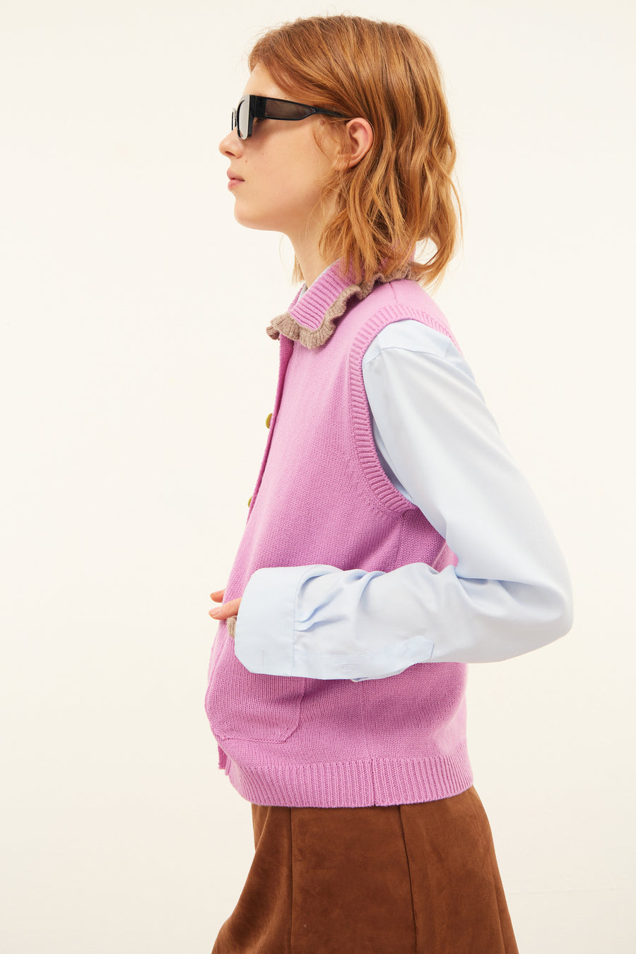 Pink sleeveless sweater with collar