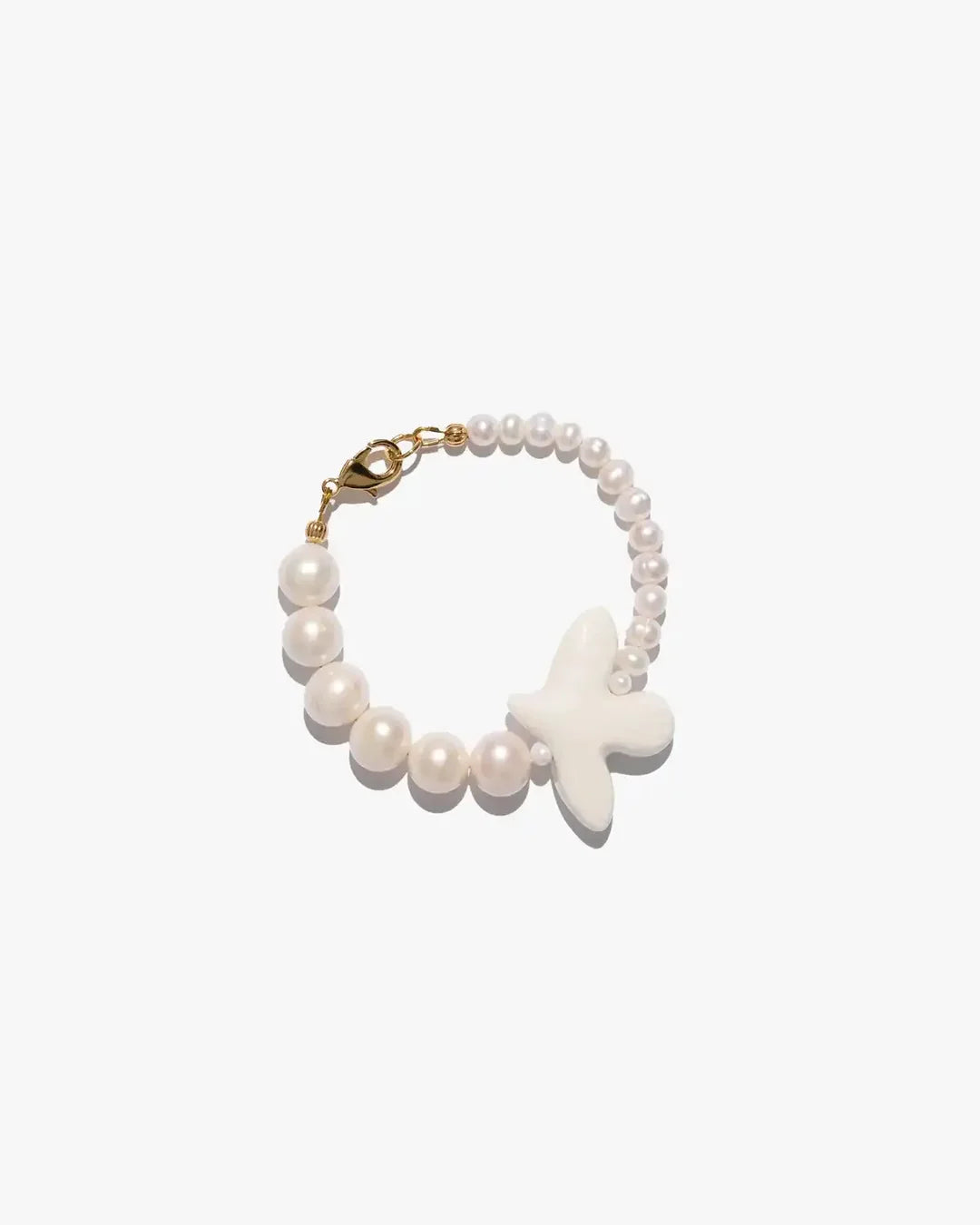 Myrni bracelet with two types of pearls and a porcelain bird