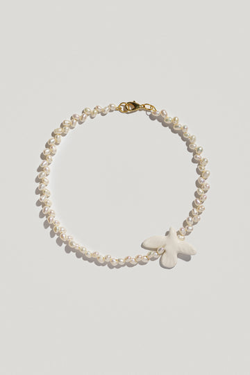 Myrni necklace with ear-shaped pearls and a porcelain bird