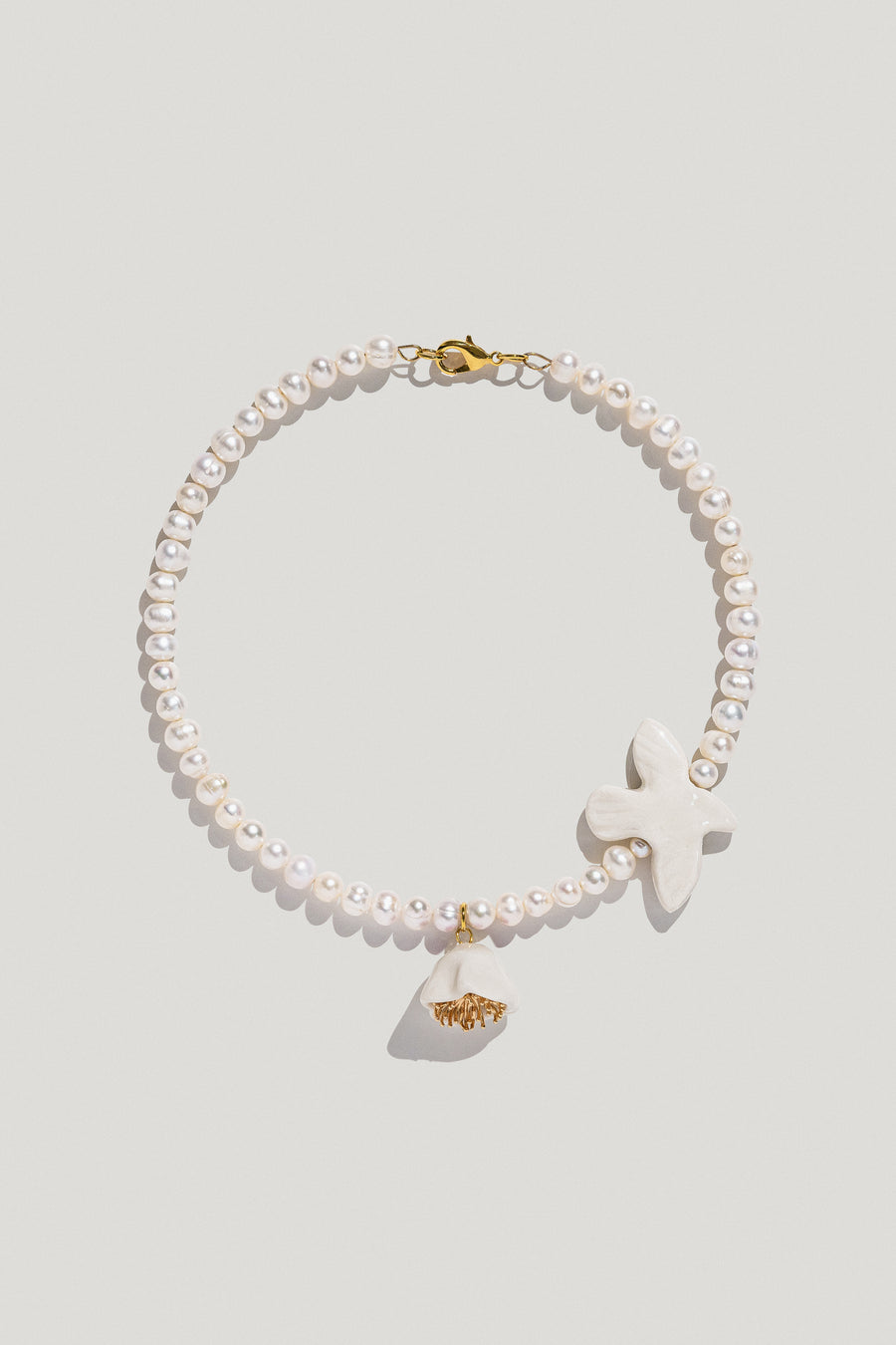 Polysk pearl necklace with bird and poppy flower
