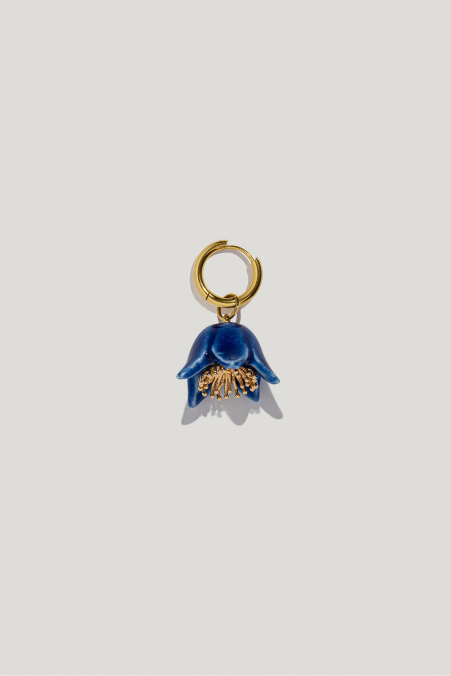 Polysk mono earring with blue flower