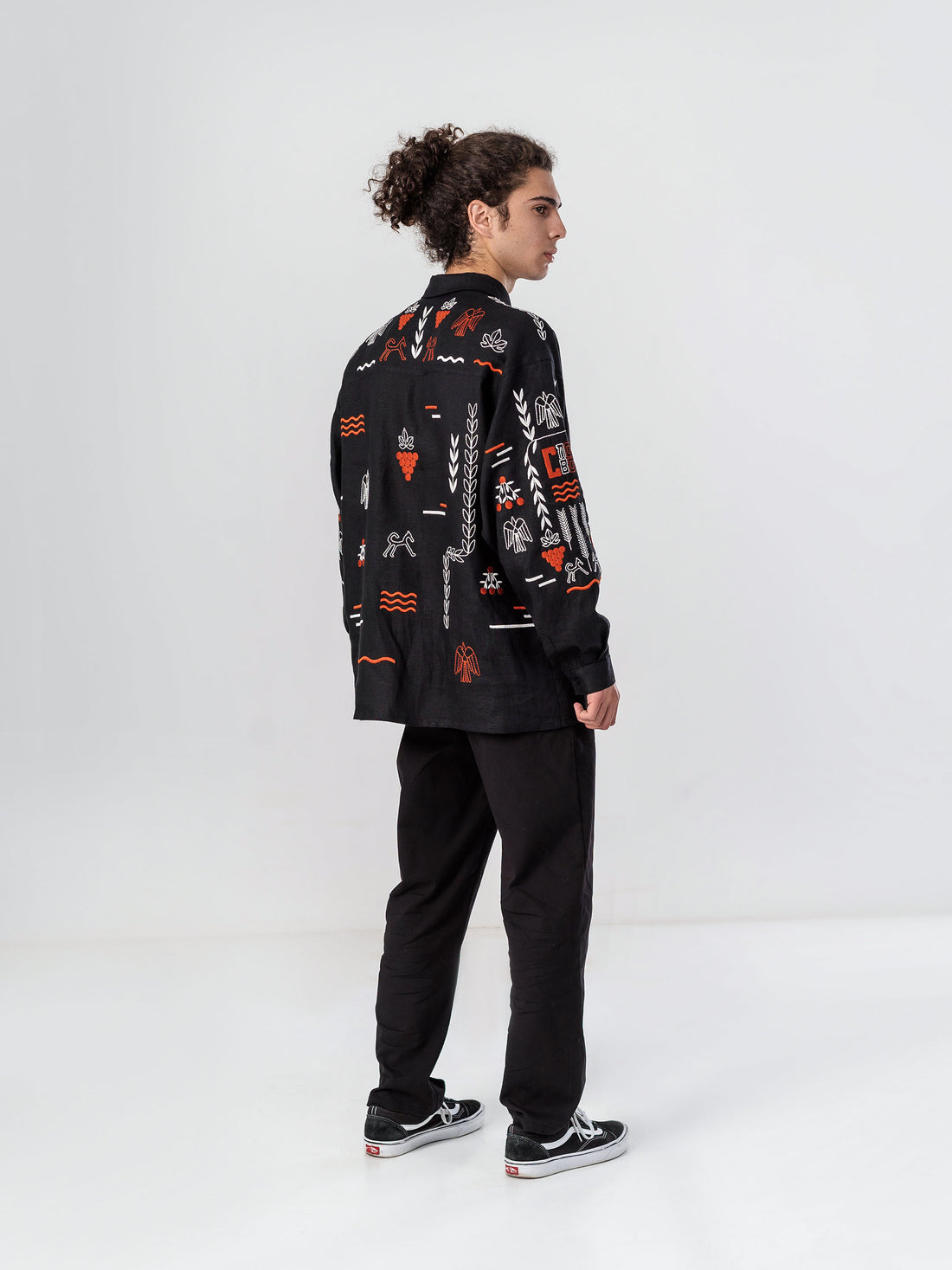Slovo Vyshyvanka Shirt in black