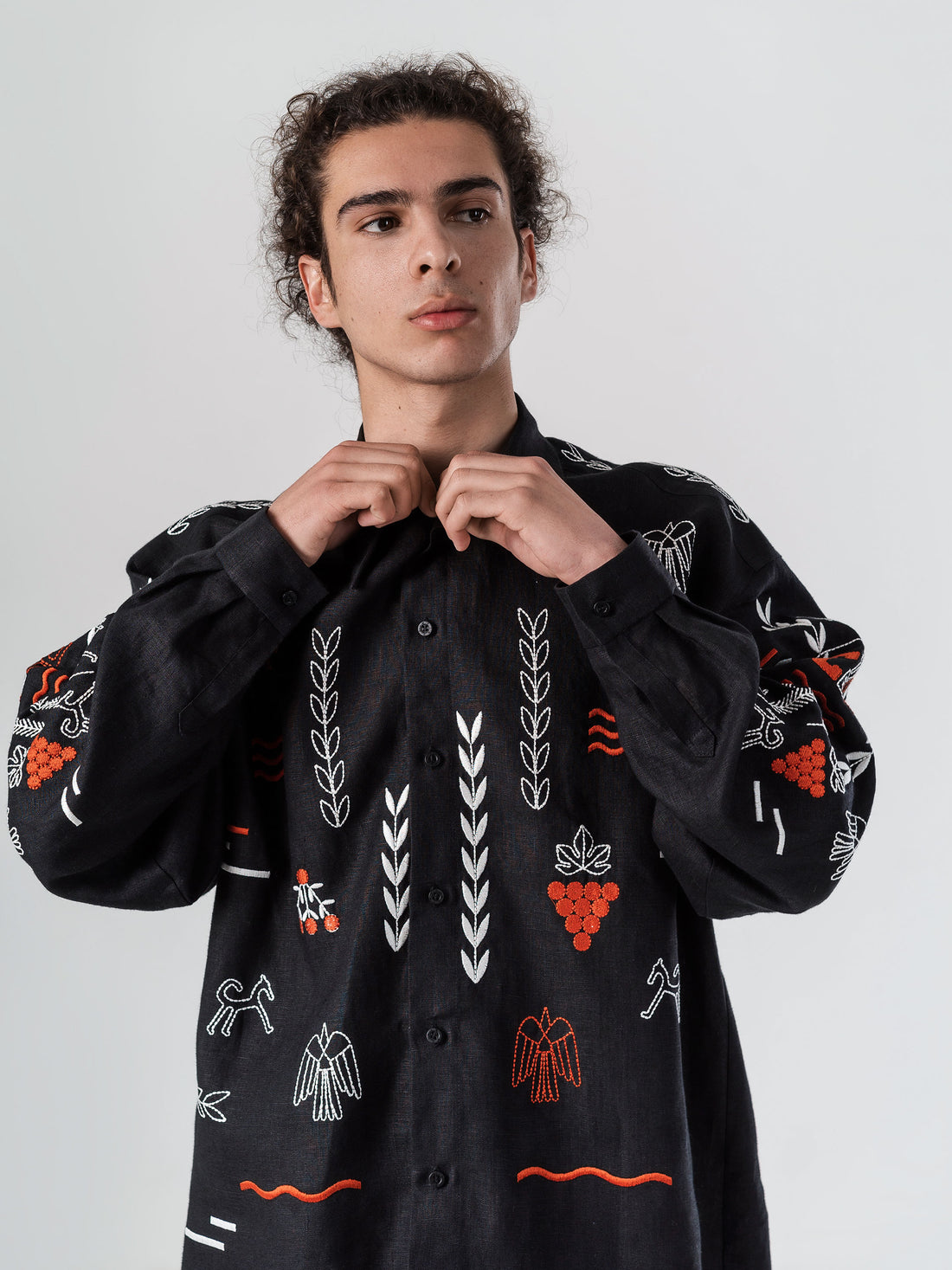 Slovo Vyshyvanka Shirt in black