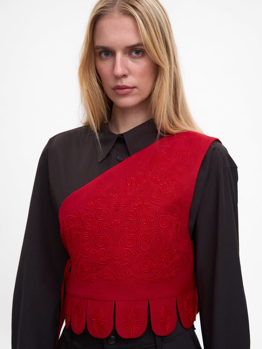 Osiayna Vest in red