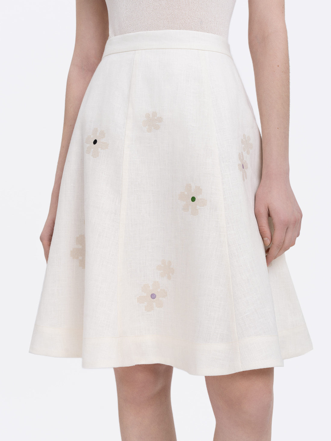 Oda Embroidered Skirt in milk
