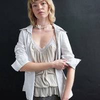 Myrni necklace with medium-sized pearls and porcelain bird