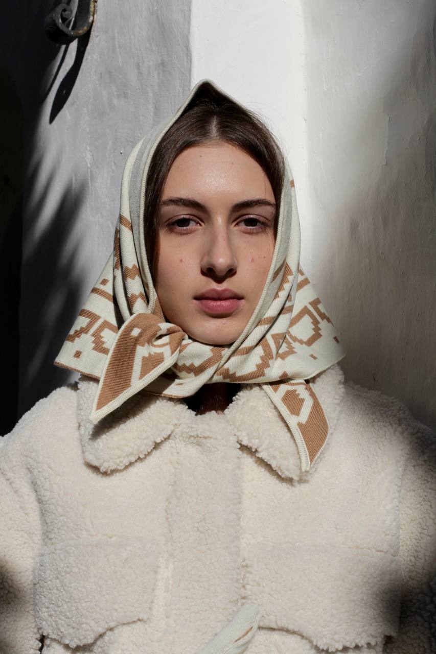Geranium merino kerchief in beige