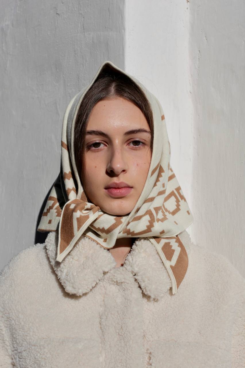 Geranium merino kerchief in beige