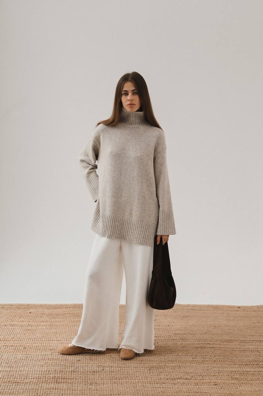 Basic Cashmere Sweater in beige