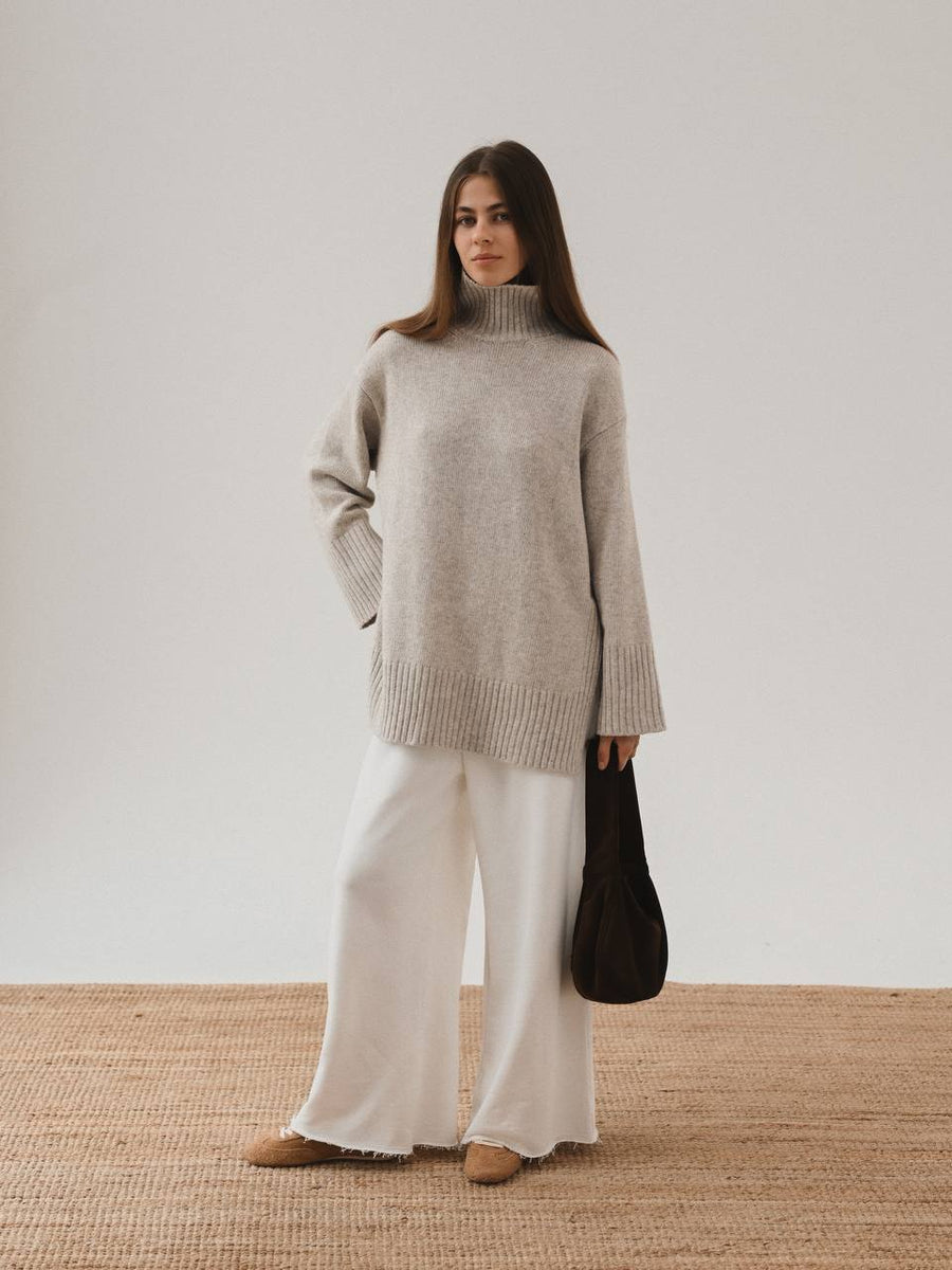 Basic Cashmere Sweater in beige