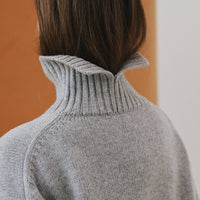 Basic Cashmere Sweater in grey