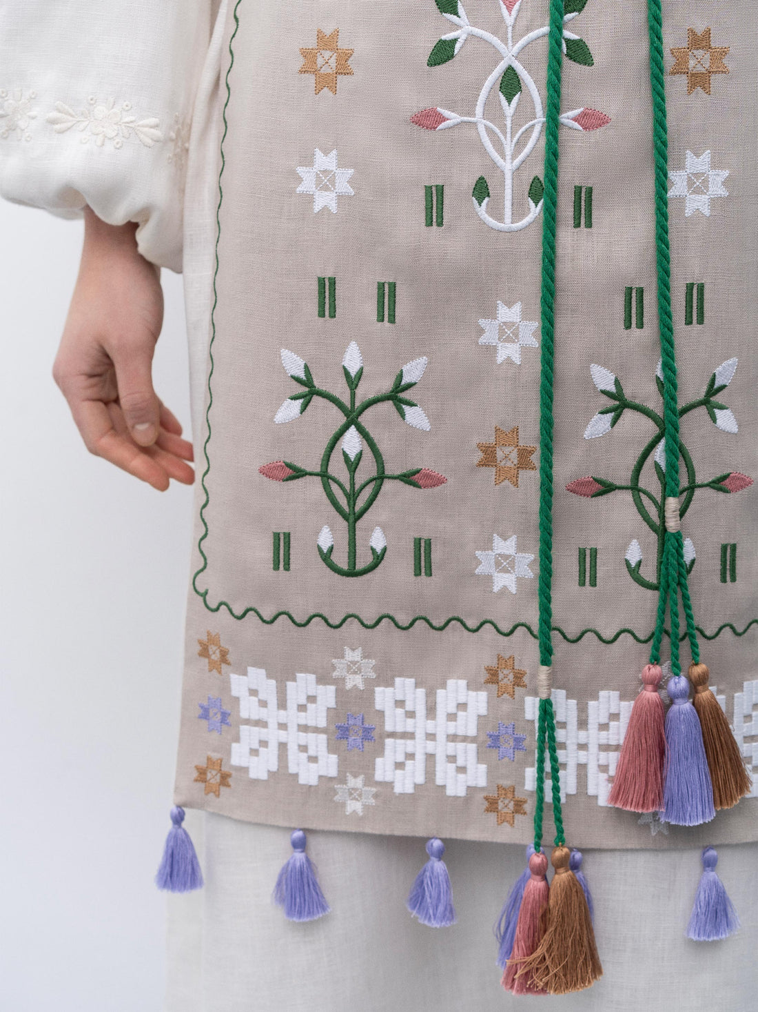 Rozmay Embroidered apron